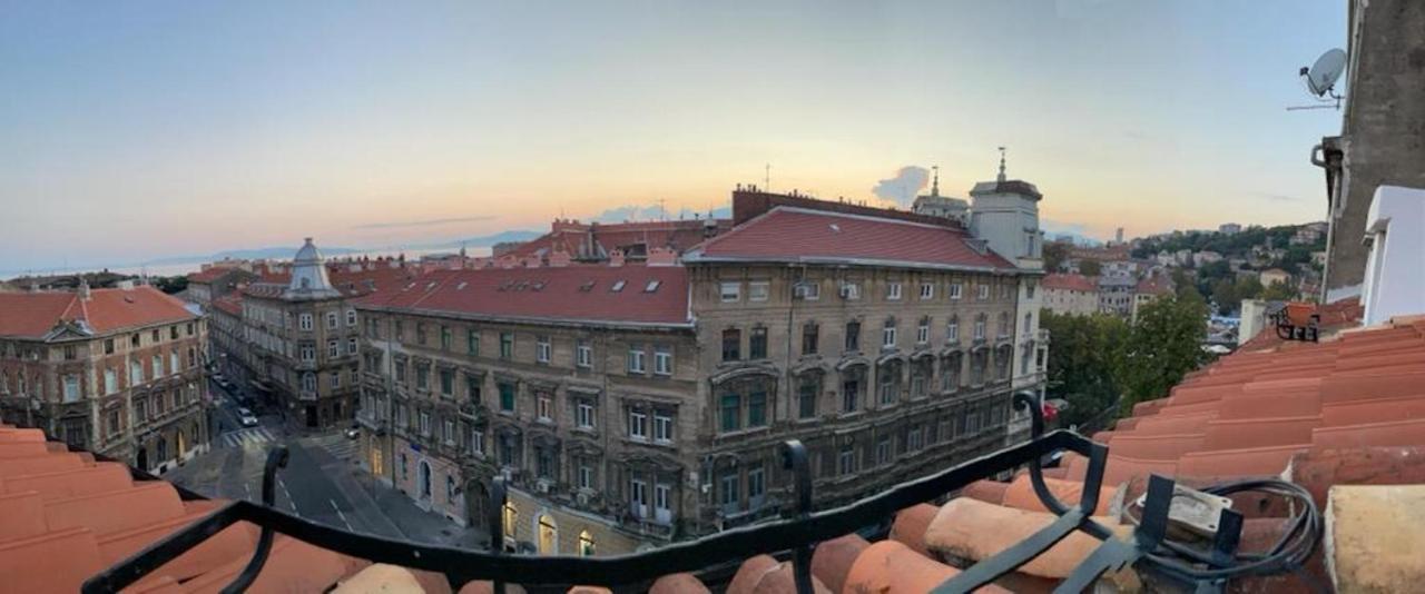 Condo In Town Centre Rijeka Bagian luar foto