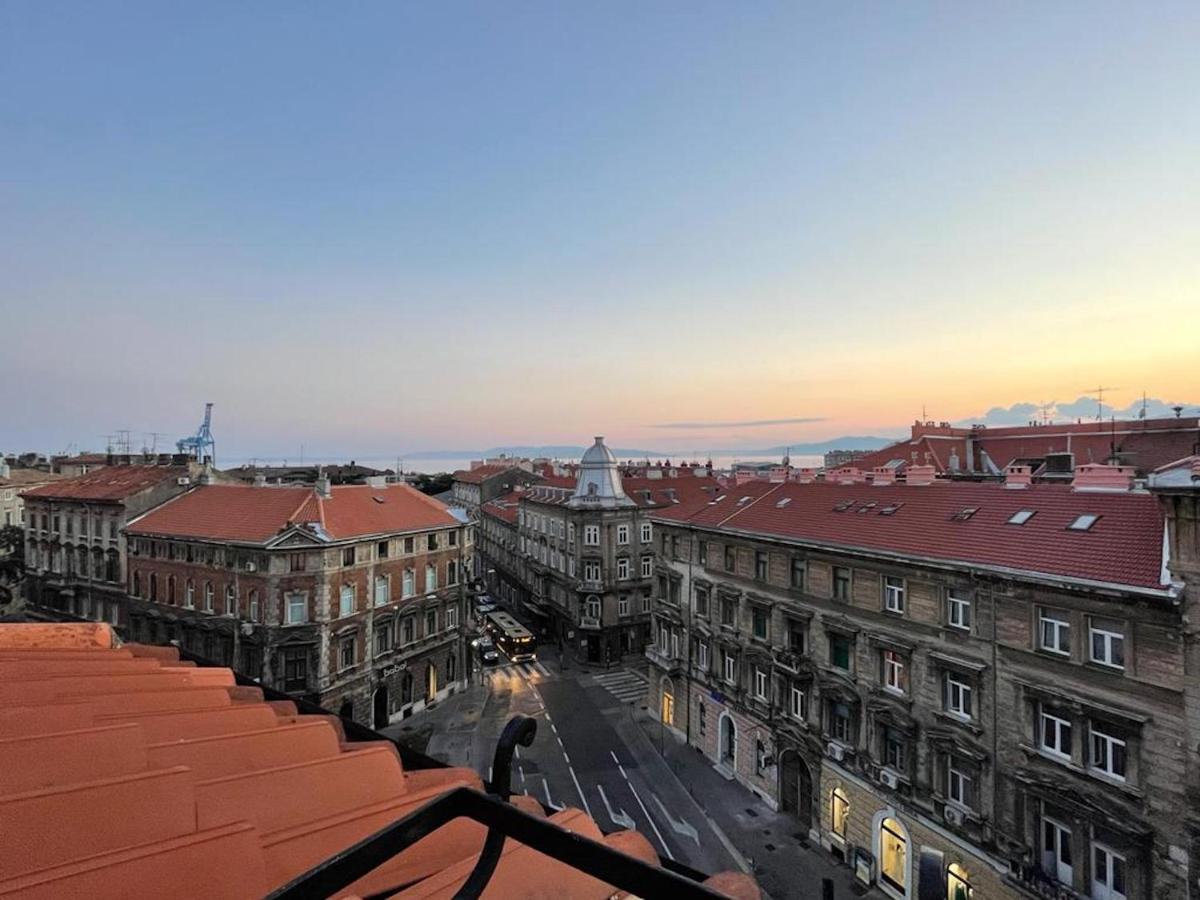 Condo In Town Centre Rijeka Bagian luar foto