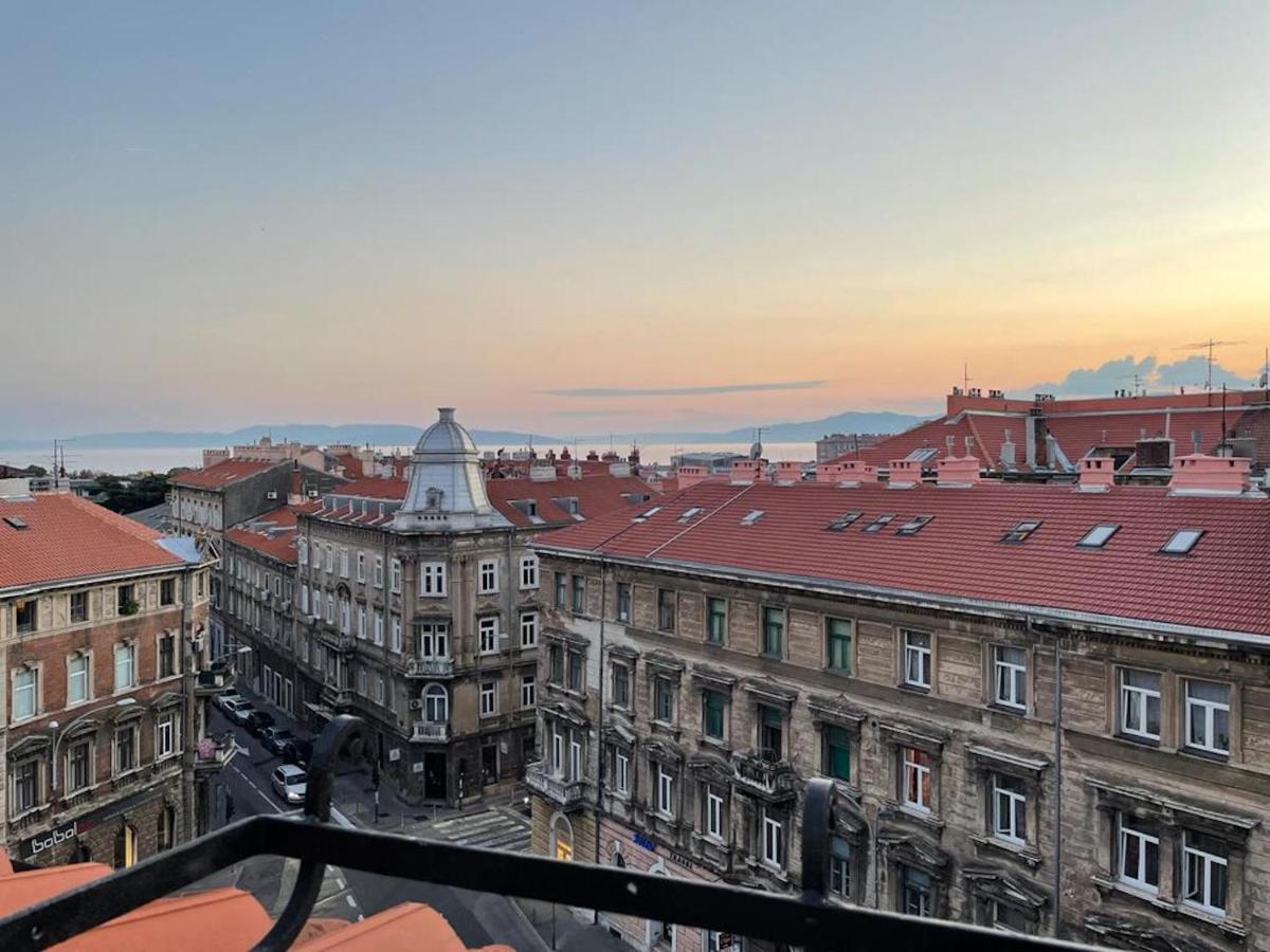 Condo In Town Centre Rijeka Bagian luar foto